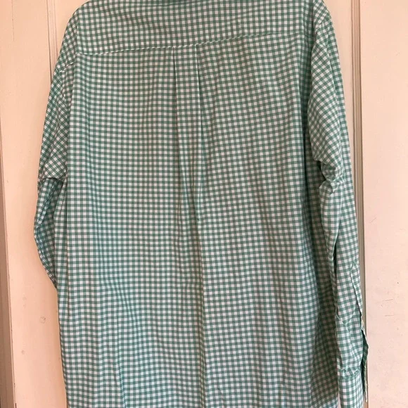 Vineyard Vines men’s long sleeve shirt. Classic fit Tucker shirt. - Picture 3 of 4
